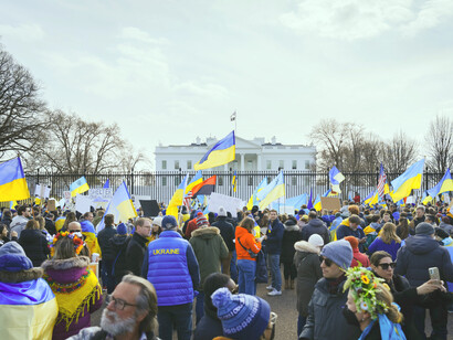 Una manifestación a favor de Ucrania frente a la Casa Blanca en Washington DC, EE.UU.