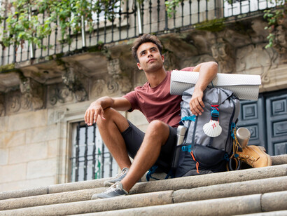 Turista. Uma coisa é certa, seja qual for a característica do andarilho, a experimentação dos sabores locais e sensações gastronómicas estão no pacote da peregrinação e é uma atividade que poucos conseguem resistir