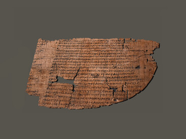 Papiro, frammento dell’Odissea (libri IX e X), rinvenuto a Medinet Ghoram (scavi di P. Jouguet), III secolo a.C. Il più antico manoscritto conservato dell’Odissea. Istituto di Papirologia della Sorbona, inv. Sorb. 2245. Francia