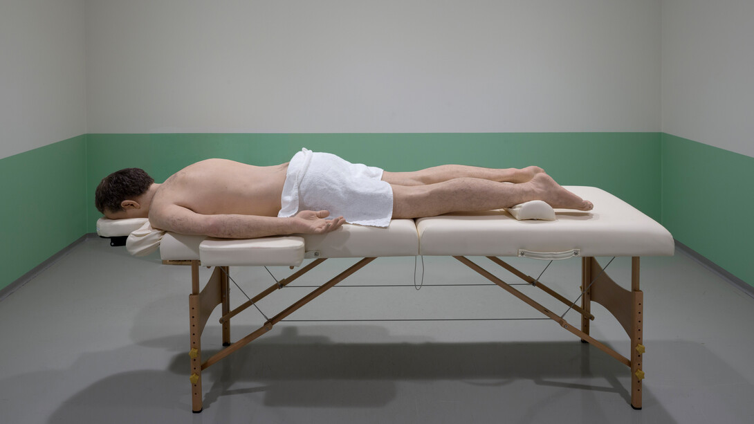 Elmgreen & Dragset
The Touch
2011
Massage bench, towel, life size silicone figure, shoes
80 x 70 x 200 cm
Courtesy: Galería Helga de Alvear, Madrid
Photo by: Anders Sune Berg