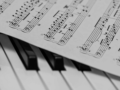 Chiunque ami la musica sa quanto coinvolgimento produce in chi l'ascolta