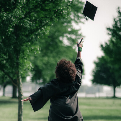 O sentimento de gratidão e positividade após concluir uma etapa importante da vida