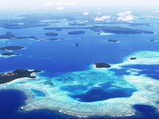 Le isole Tonga formano un arcipelago del Pacifico meridionale, caratterizzato da isole vulcaniche e coralline, lagune e una cultura profondamente legata al mare