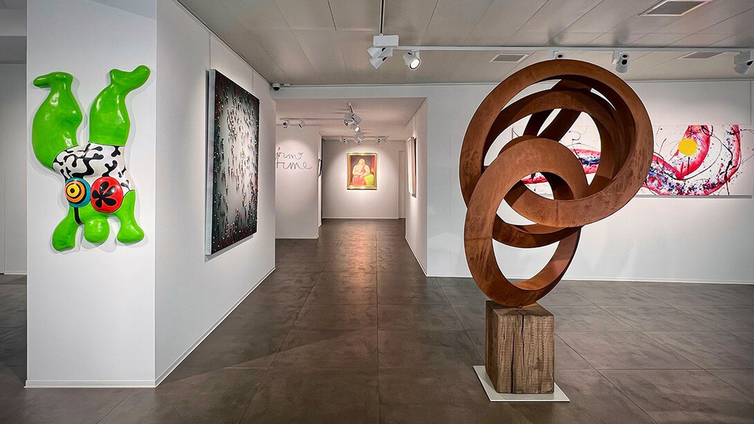 Various artists, Summer edit, exhibition view. Courtesy of Opera Gallery