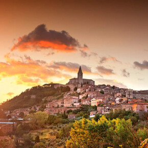 Veduta di Todi al tramonto