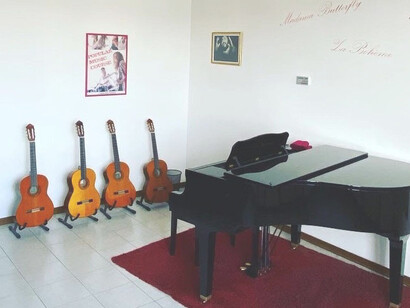 Di enorme richiamo, all’Accademia della Versilia, fondata da Salvatore Frega, è il corso di self-management "L’arte del successo" di Valentina Lo Surdo
