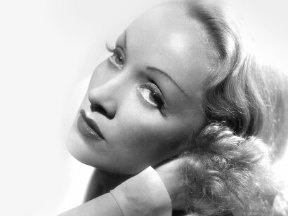 En reiteradas ocasiones le había propuesto llevarla a la capital y convertirla en modelo publicitaria. Su hermosura perfectamente lo permitía