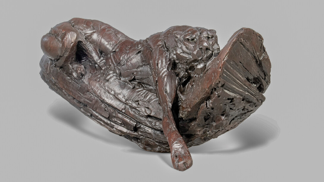 Dylan Lewis, Leopard sleeping in a tree. Courtesy of Bowman Sculpture Gallery 