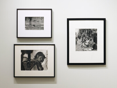 Various artists, Sign of the times, exhibition view. Courtesy of Howard Greenberg Gallery