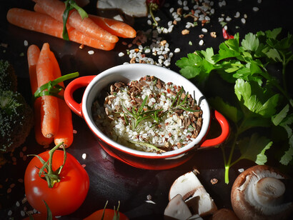 La alimentación 'crudivegana', además de frutas y verduras, contempla el consumo de frutos secos y semillas, algas, y también de legumbres y cereales