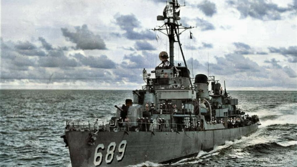 El destructor chileno Blanco Encalada DD-14 (ex USS Wadleigh 689) fue entregado al gobierno de Chile en préstamo renovable por 5 años en 1962, de acuerdo con los términos del Pacto de Ayuda Militar (PAM), firmado entre Chile y EE.UU. Formó parte de la Escuadra hasta 1979 y participó en innumerables operaciones UNITAS.Fue dado de baja mediante la Resolución del 19 de abril de 1982 y trasladado a los canales patagónicos. Fotografía de 1953 USS Wadleigh DD-689