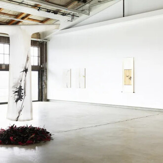 Shan Fan, Bambus im portrait, exhibition view. Courtesy of Tom Reichstein Contemporary