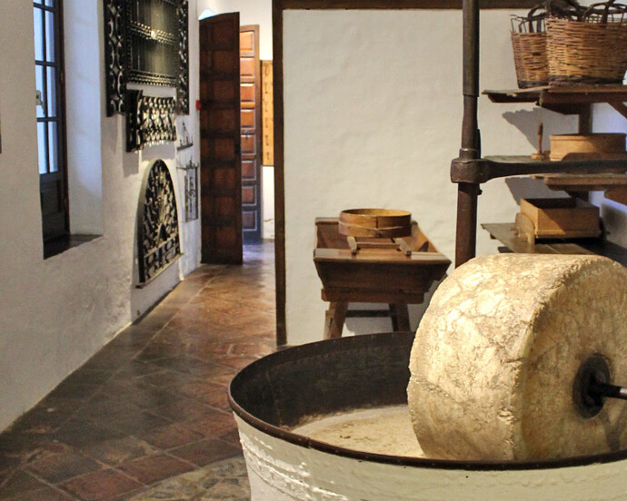 Panadería: La tahona, Exhibition view. Courtesy of Museo Unicaja de Artes y Costumbres Populares