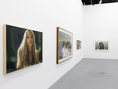 Yigal Ozeri, In search of beauty, exhibition view. Courtesy of Ethan Cohen Gallery