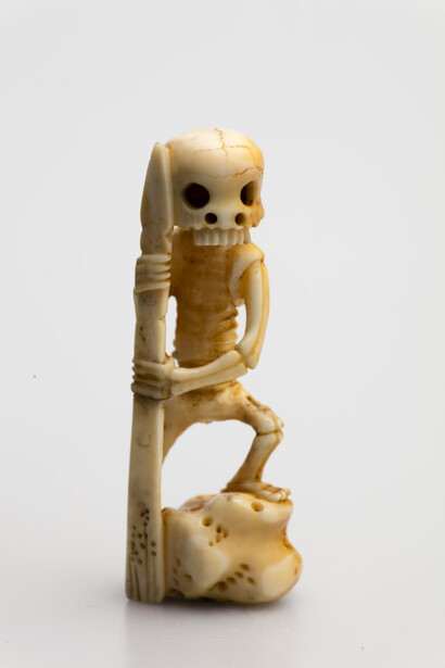 Skeleton with Ritual Dagger – netsuke, Japan, 18th century, horn