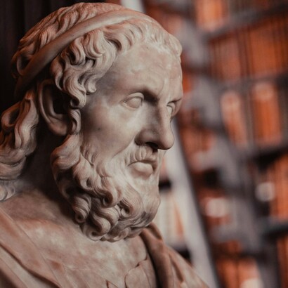 La cultura non rende automaticamente migliori, ma offre qualche strumento in più per distinguere un argomento convincente da una sciocchezza pronunciata con grande sicurezza