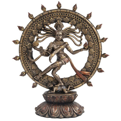 Se cree que mientras Shiva baila, el universo se pone en movimiento, y cuando se detiene, el universo termina, solo para recrearse una vez que se reanuda el baile