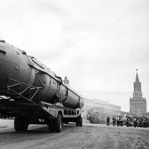 Desfile en la Plaza Roja de Moscú con armamento nuclear como protagonista durante la Guerra Fría