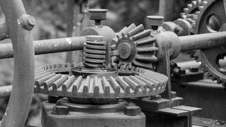 El capitalismo está muy lejos de comprenderse si solo se le considera desde sus dinámicas económicas