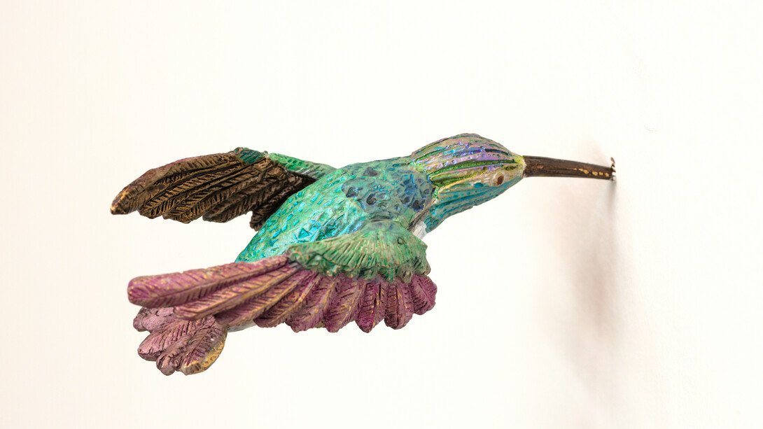 Efrain Almeida, Hummingbirds, 2014 Bronze policromático, 10 peças, 13 x 8 x 12 cm (cada), Ediçăo de 3. Photo: Eduardo Ortega, Cortesia Galeria Fortes Vilaça