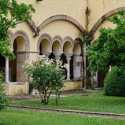 Interno del Chiostro del complesso monastico di Santa Sofia. Benevento, Italia