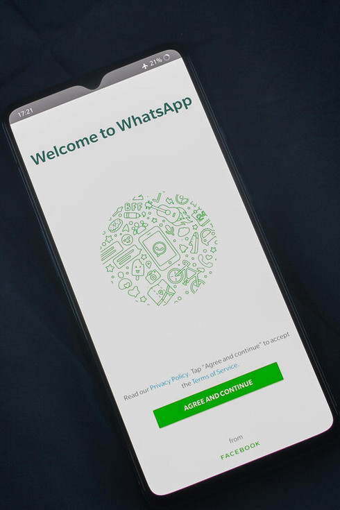 Entenda como a hiperconexão via WhatsApp está mudando a forma como pensamos e vivemos, influenciando até mesmo nosso descanso e lazer