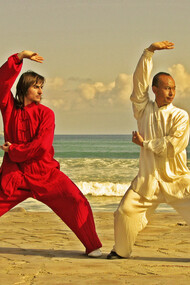 Chi kung en la playa