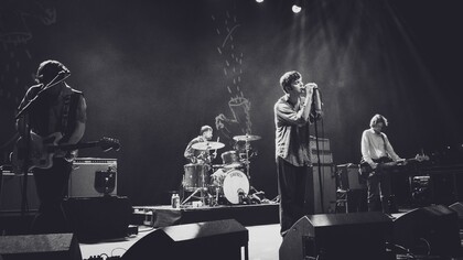I Fontaines D.C. durante un concerto del 2019, foto di Paul Hudson