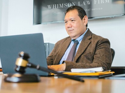 Juiz trabalha em sua oficina