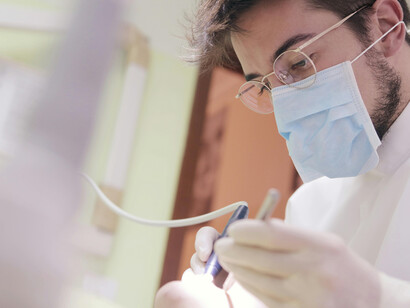 Los locos de Luanda. «El médico uruguayo»: un solo ser humano puede cambiar la vida de muchos, concretamente, todos los días