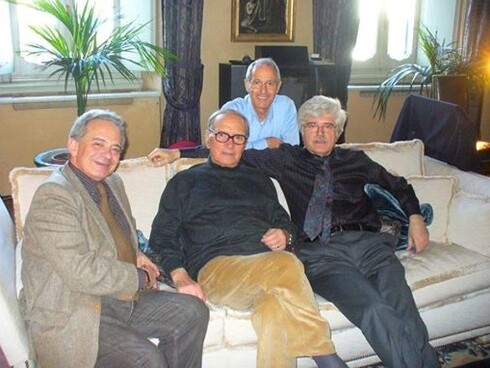 2010, il Trio Chitarristico Italiano con Ennio Morricone nel salone della casa romana del compositore, in occasione dell’uscita del DVD con la composizione di Morricone dedicata al Trio
