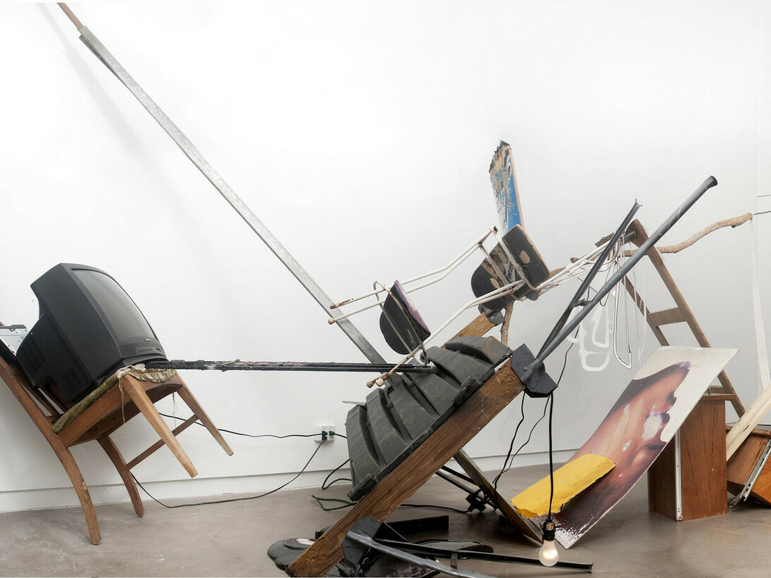 Abraham Cruzvillegas, Exhibition view. Courtesy of Carrè d'Art