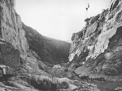 Leito do rio Douro durante a construção Barragem de Picote
