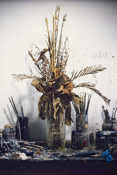 Rodney Graham
Dead Flowers in My Studio
2009
Painted aluminum lightbox with transmounted chromogenic transparency
132.2 x 103.2 x 17.8 cm / 52 x 40 5/8 x 7 in
© Rodney Graham
Courtesy the artist and Hauser & Wirth