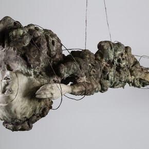 Enrico David, Gradazioni di un Lento Rilascio,
2015,
legno, rame, gesmonite, carta, pigmenti,
298 x 44 x 50 cm,
© Enrico David,
Ph. Richard Ivey,
Courtesy Michael Werner Gallery, New York and London / Collezione Maramotti, Reggio Emilia
