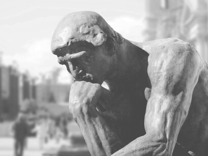 Il pensatore, Auguste Rodin, (1880-1902). Gli esseri umani non vedono, non sentono che il pensiero lavora, che costruisce oppure lacera e demolisce, per cui si permettono di pensare qualsiasi cosa, senza sapere che così facendo si precludono il cammino dell’evoluzione