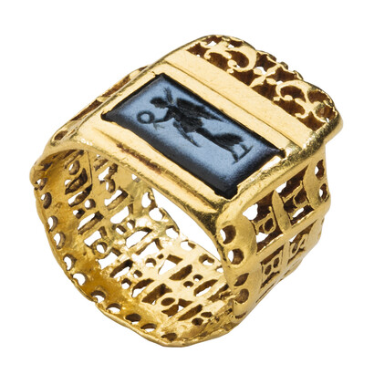 Late Roman Key Ring “Homonoea”, Roman Empire, late 3rd-early 4th- century, Gold and nicolo, Griffin Collection. Photograph by Richard Goodbody