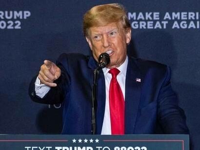 Former U.S. President and Republican presidential candidate Donald Trump pointed to the crowd and convinced them that he could make America great again