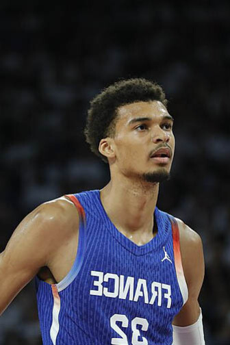 Victor Wembanyama jouant avec l'équipe de France, juillet 2024. Photo par Pierre Berendes