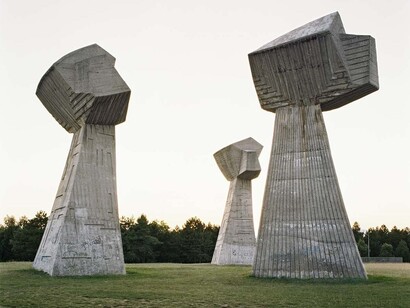 Jan Kempenaers, Spomenik #11 (Niš), 2007, courtesy of Breese Little