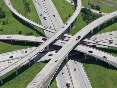 Autopistas en China: las empresas constructoras china han desarrollado la extraordinaria infraestructura de la China de hoy y, con el apoyo de los bancos asiáticos, parecen decididas a apostar por América Latina