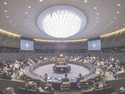 Hoy la tensión gira sobre el modelo mundial de la hegemonía de un poder unipolar, representado por el papel de los Estados Unidos en el escenario mundial