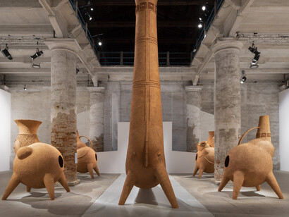 Gabriel Chaile, The milk of dreams’, 59th
International Art Exhibition of La Biennale di
Venezia, exhibition view 2022. Courtesy of Malba, Fundación Costantini, Museo
de Arte Latinoamericano de Buenos Aires, Buenos Aires. Photo by Andrea Rossetti