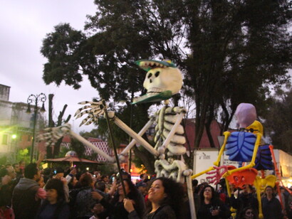 Desfile de catrinas, calaveritas y catrines en la celebración del día de muertos que se llevó a cabo del 30 de octubre al 2 de noviembre del 2014 en el Centro de Coyoacán en Ciudad de México, México