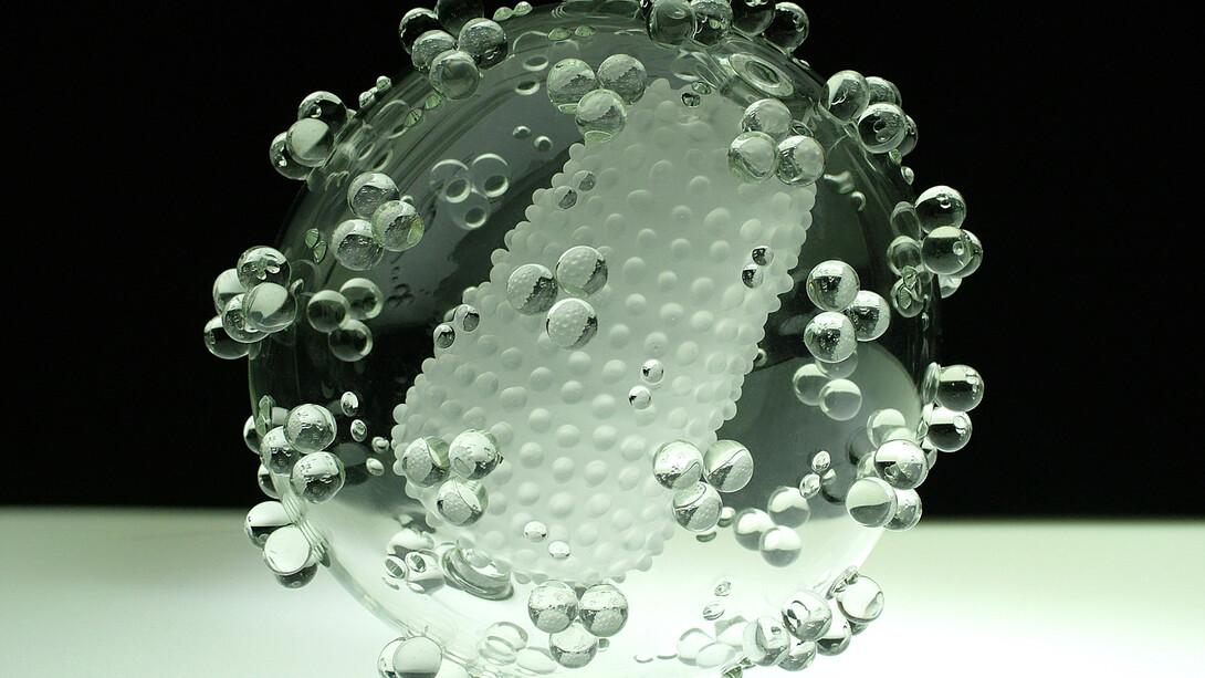 Luke Jerram, HIV, Glass, 21 cm