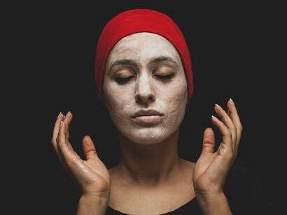 Corpo: dalla chirurgia estetica al fitness, dai tattoo alle rivendicazioni politiche (“il corpo è mio e lo gestisco io”) la corporeità ha rappresentato l’ultima frontiera, l’estrema incarnazione materiale, dell’individualismo