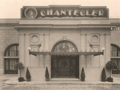 Fassade des Kabarett Chantecler
