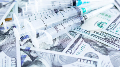 La disponibilidad global de vacunas, el acceso equitativo, y los enormes desafíos logísticos de producción y distribución son problemas todavía sin atender