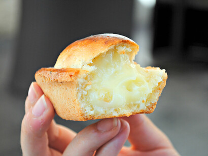 Tasting a Pasticciotto