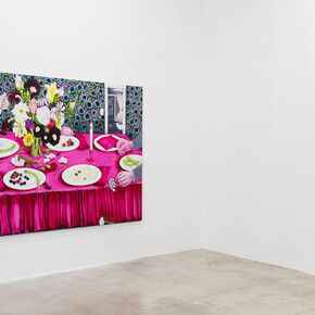 Nikki Maloof, Around the clock, vue de l'exposition. Avec l'aimable courtoisie de la Galerie Perrotin